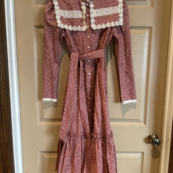 70’s Gunne Sax Rose Floral Prairie Dress with Lace Box Collar Trim - Picture 2 of 2